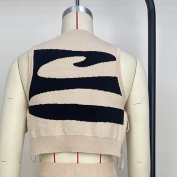 Abstract Color Knitted Women Sleeveless Side Lace Up Crop Vests - Picture 4 of 6